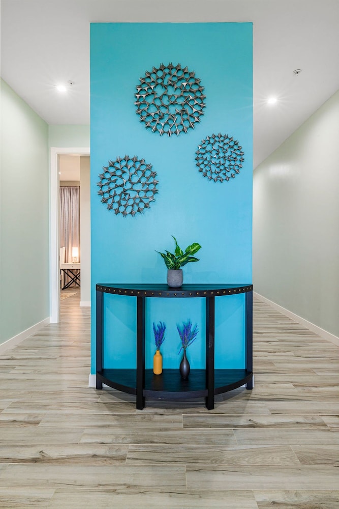 Oceanside Luxury The Cove Palm Beach 2BR 2 5BA