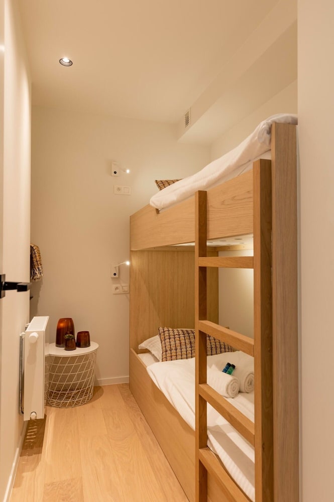 Stunning Apartment on top Location With Parking