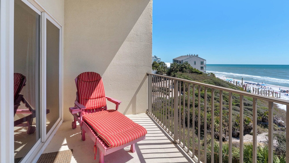 Legacy 303: Beachfront Retreat on 30a!