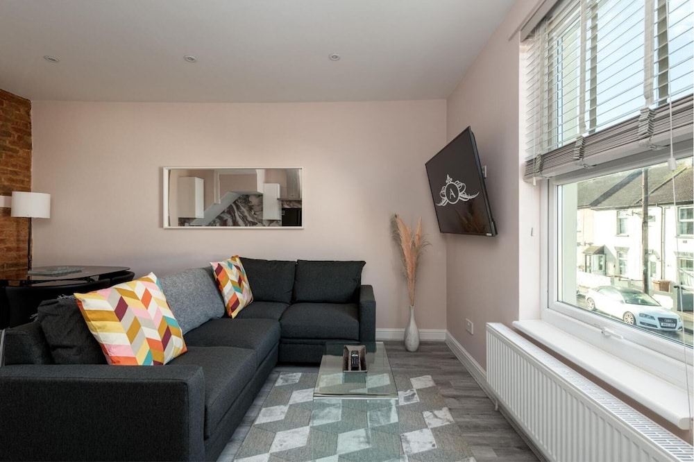 Huge 1-bed Apartment in Kent view 3