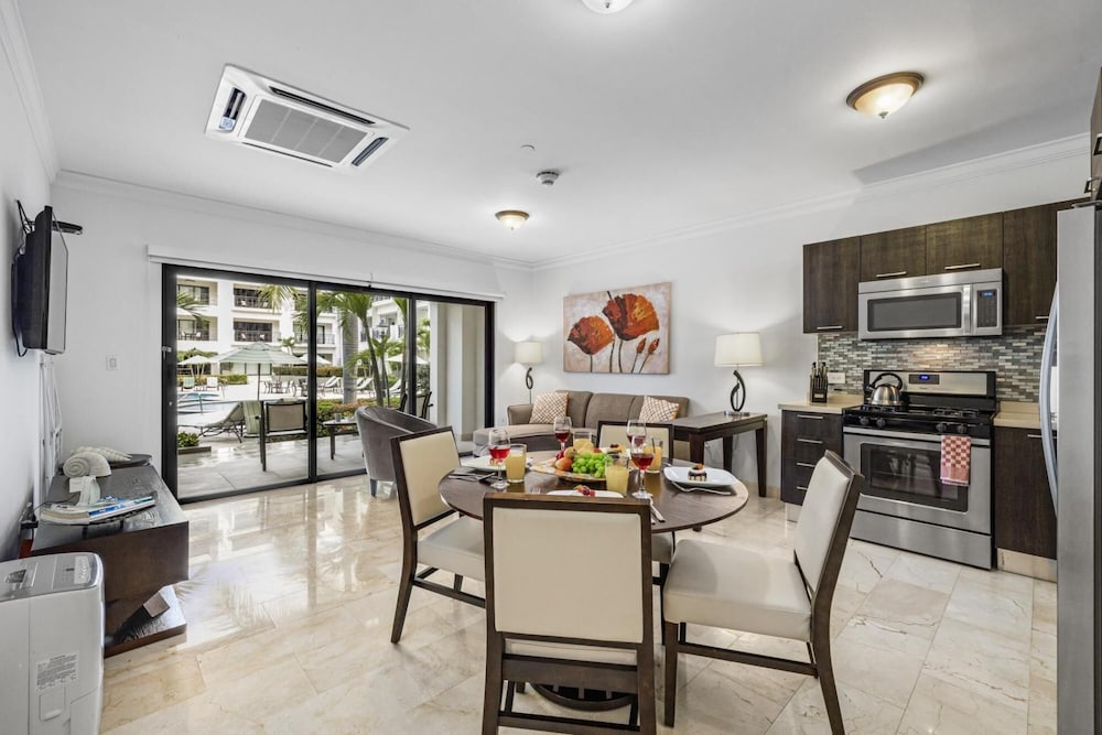 Beautiful One Bedroom Ground Level Palmaruba