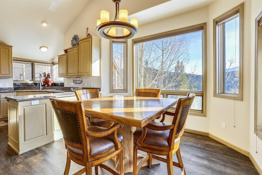 Charter Ridge 10 4 Bedroom Townhouse by RedAwning
