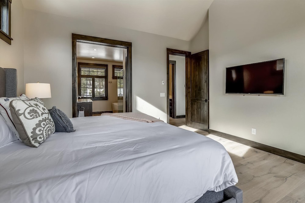 Barton Creek Vista 6 Bedroom Home