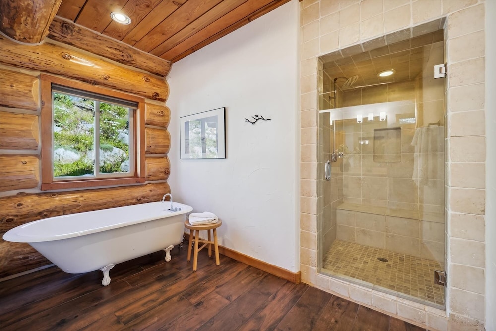 Modern Log Cabin 5 Bedroom Home by RedAwning
