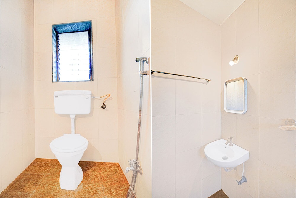 Fabhotel Seven Hills Inn