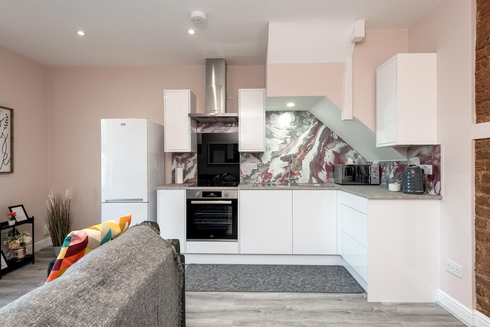 Huge 1-bed Apartment in Kent view 4