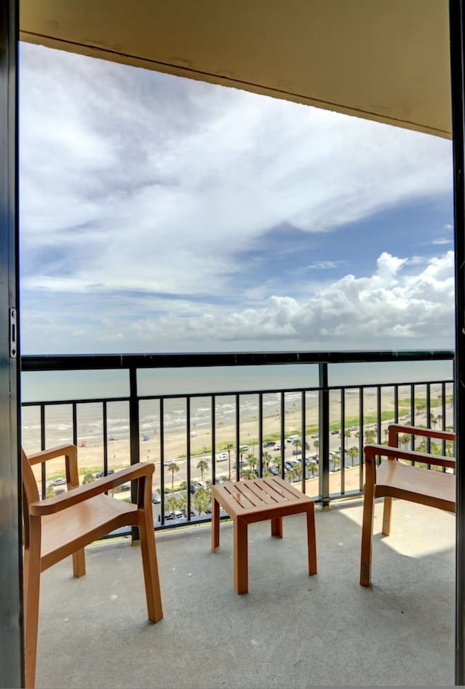 Gorgeous San Luis Condo Amazing Pool Amenities
