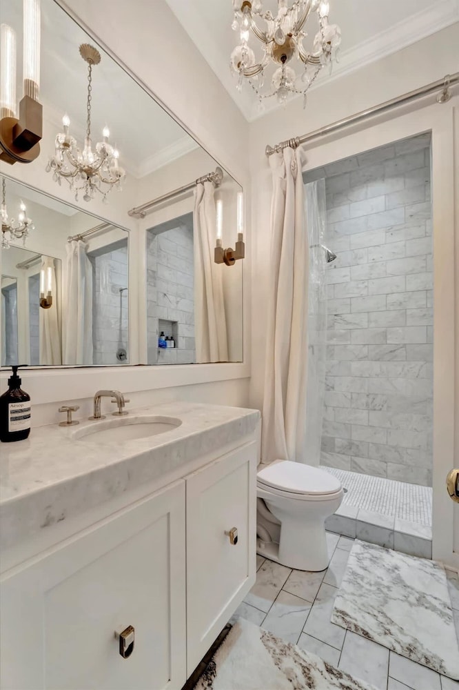 The Royale 2B 4B Luxury Garden Pool Yoga Room