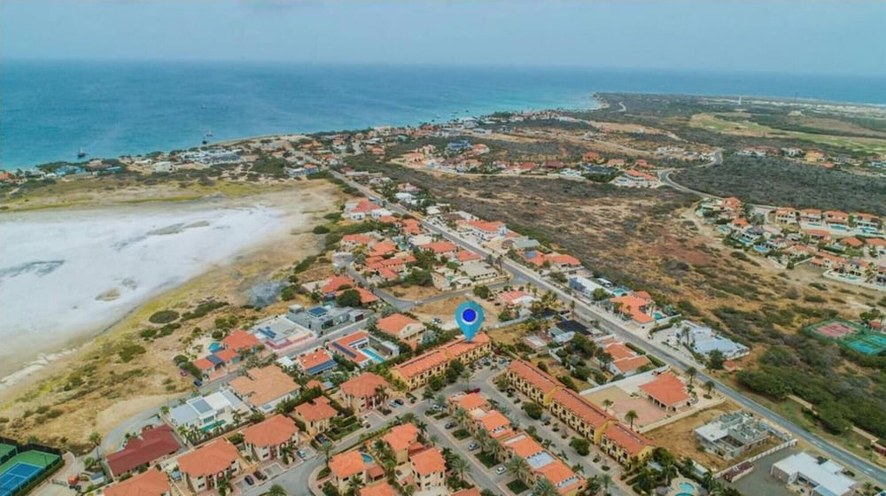 Gold Coast - 2br3ba Gated Community w Pools Gym