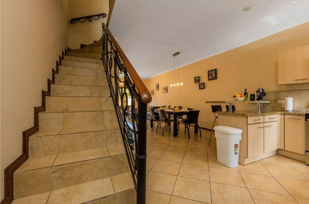 Gold Coast - 2br3ba Gated Community w Pools Gym