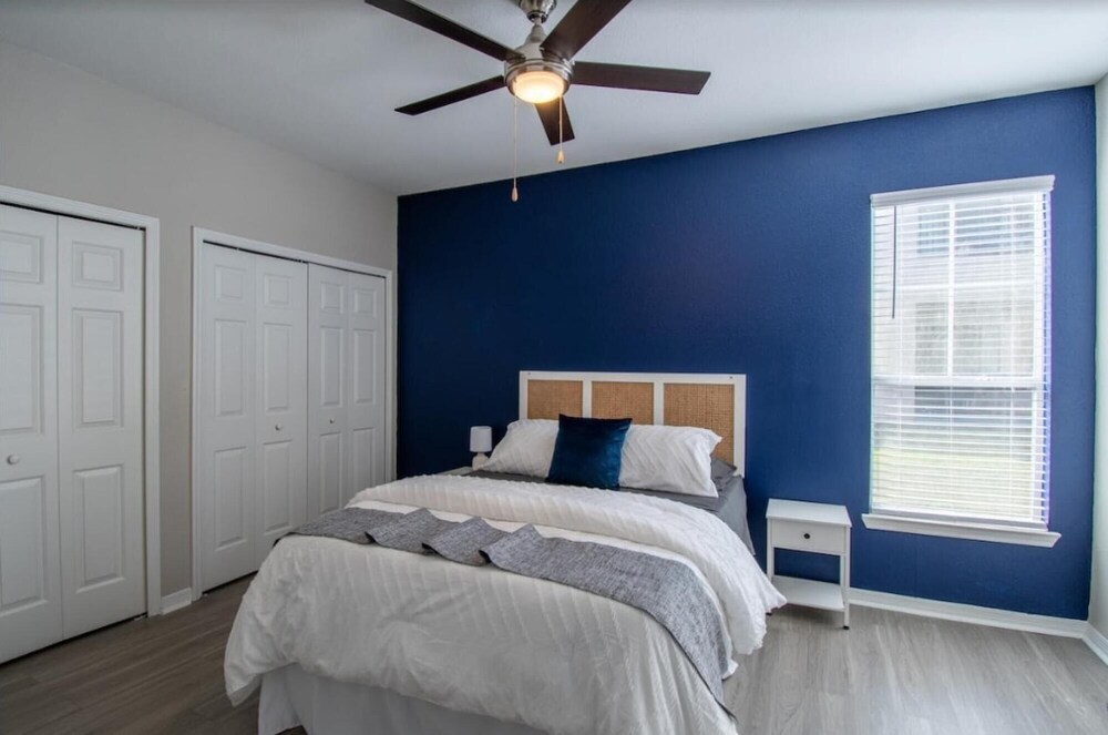 Great Location and Upgraded Apartment view 5