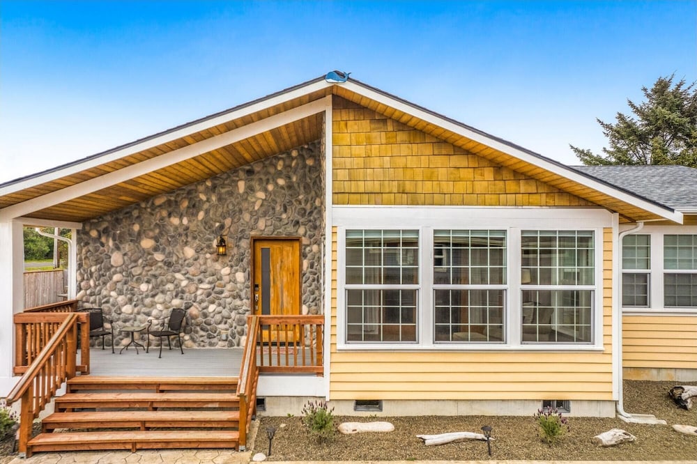 Cobblestone Cottage in Ocean Shores