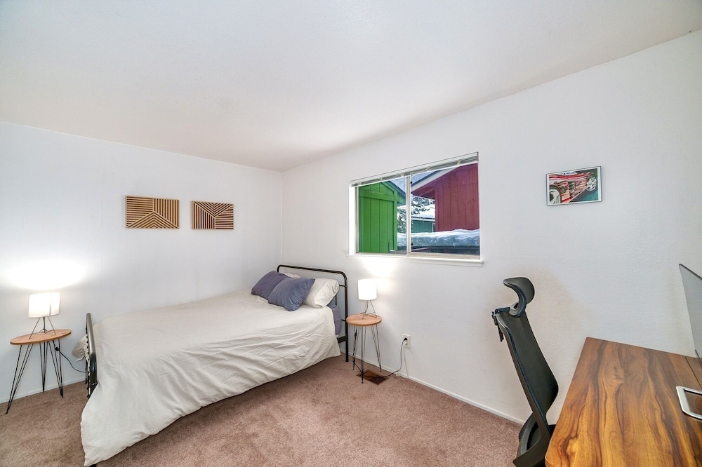 The Green Cabin A Few Blocks To Lake Tahoe 833t 3 Bedroom Home