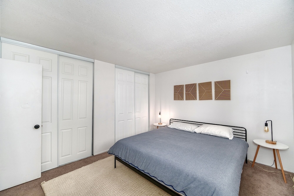 The Green Cabin A Few Blocks To Lake Tahoe 833t 3 Bedroom Home