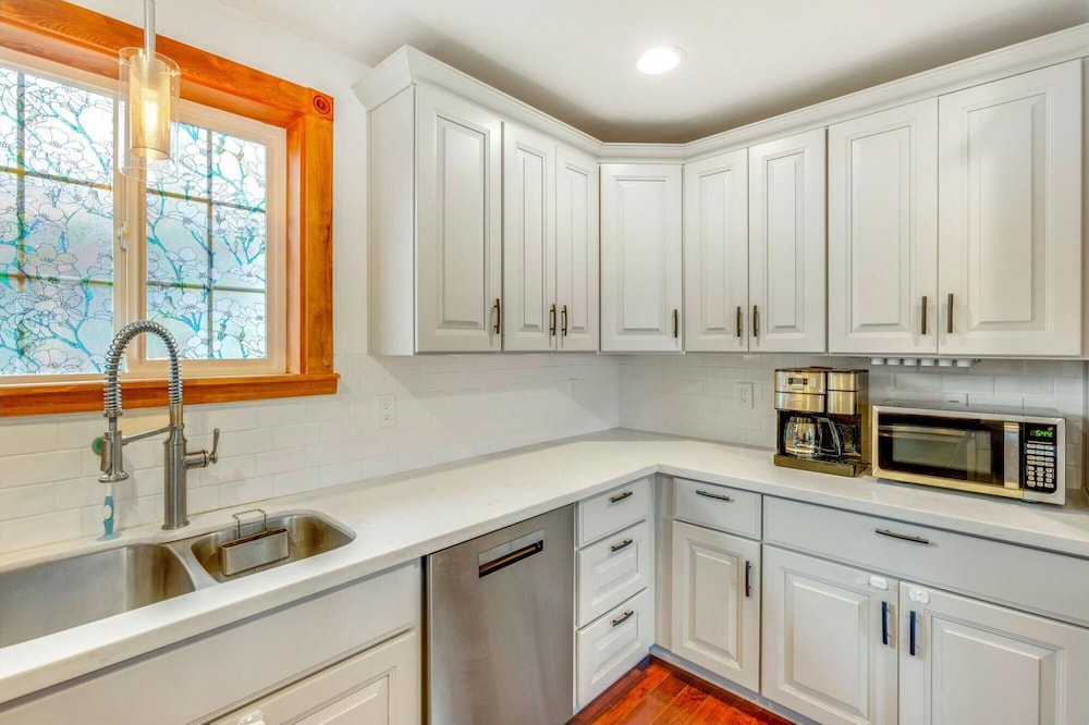 Cobblestone Cottage in Ocean Shores