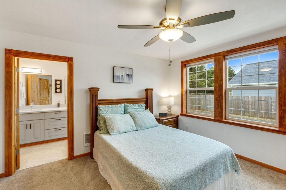 Cobblestone Cottage in Ocean Shores