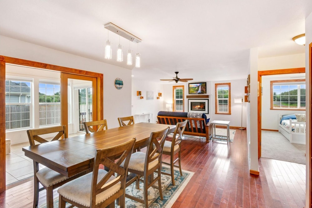 Cobblestone Cottage in Ocean Shores