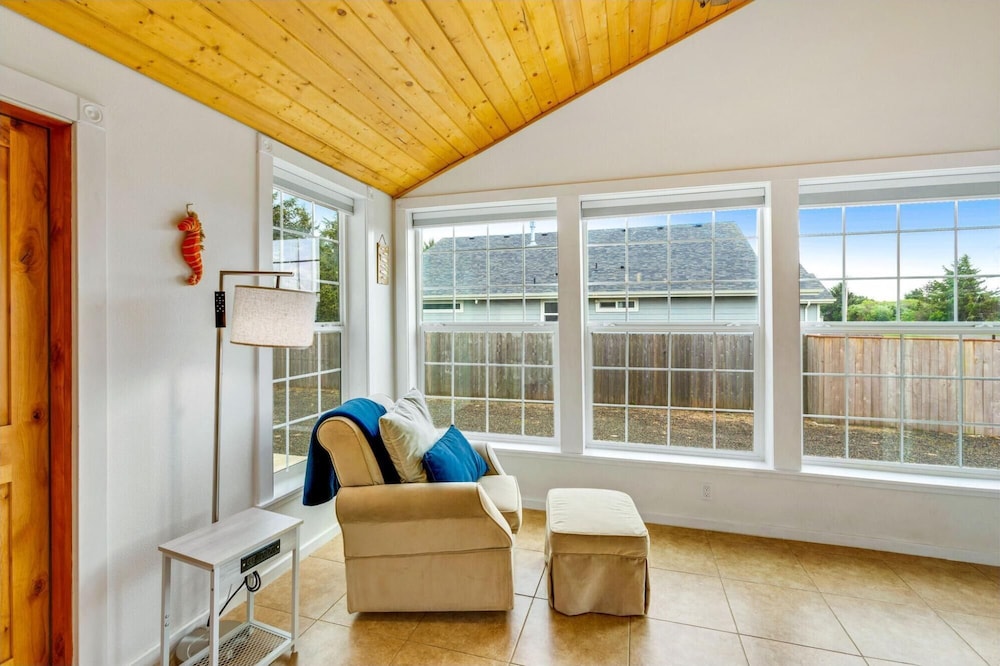 Cobblestone Cottage in Ocean Shores