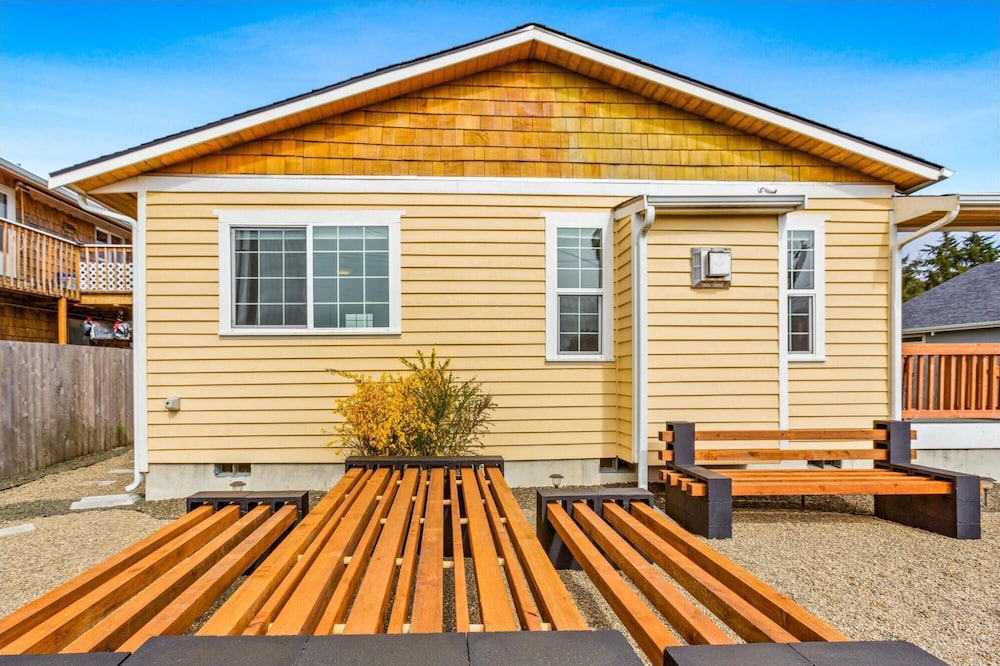 Cobblestone Cottage in Ocean Shores
