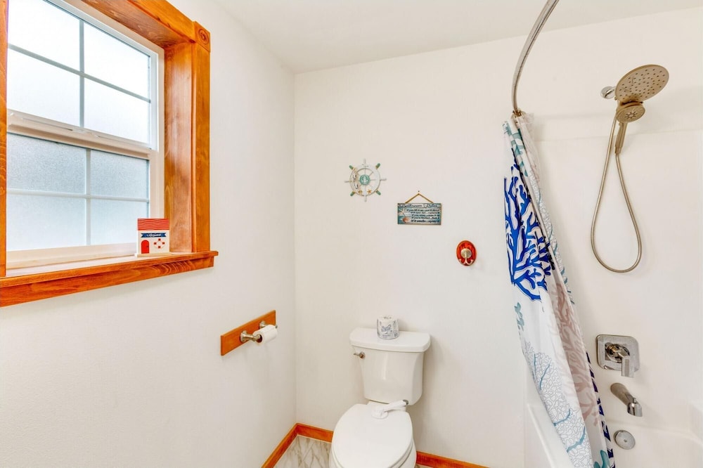 Cobblestone Cottage in Ocean Shores
