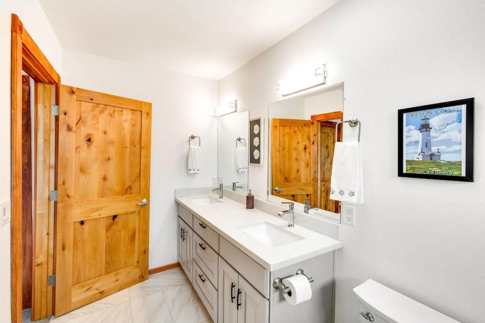 Cobblestone Cottage in Ocean Shores