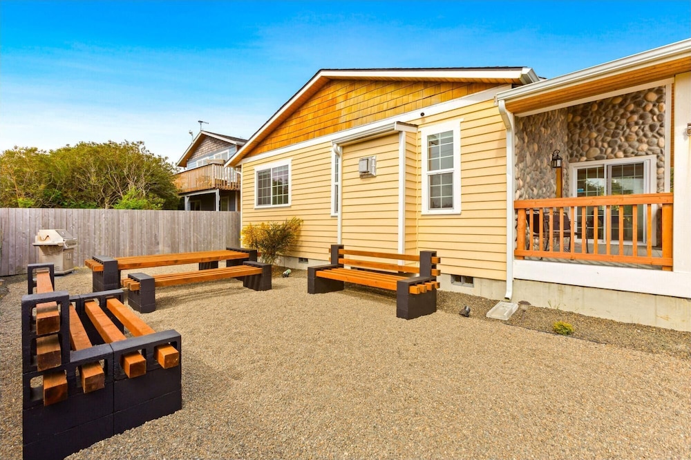 Cobblestone Cottage in Ocean Shores