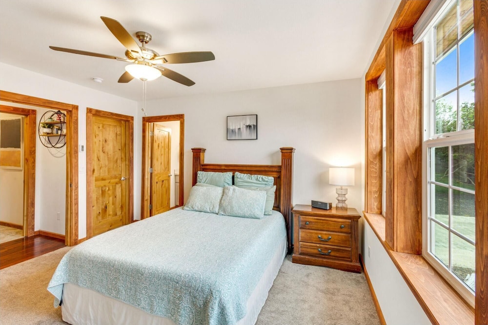 Cobblestone Cottage in Ocean Shores