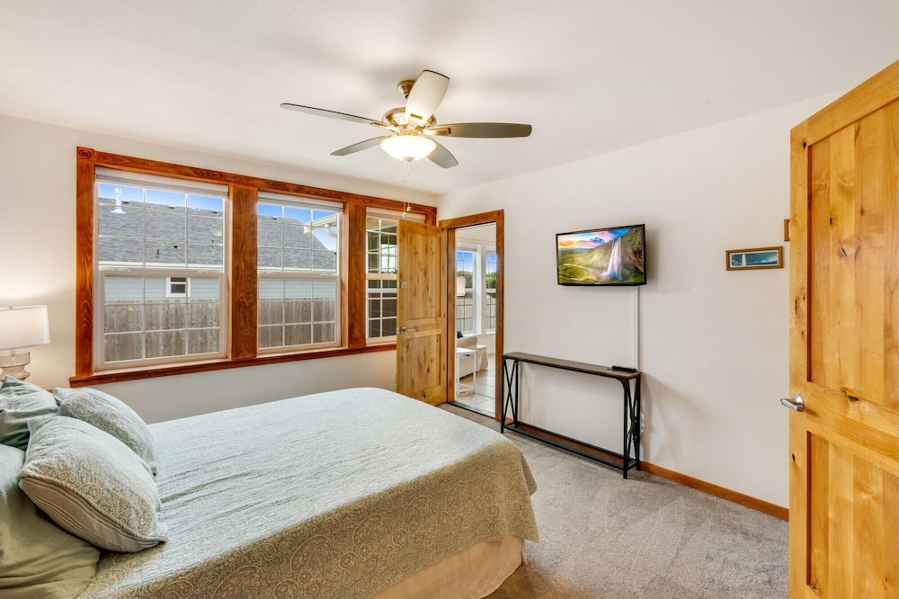Cobblestone Cottage in Ocean Shores