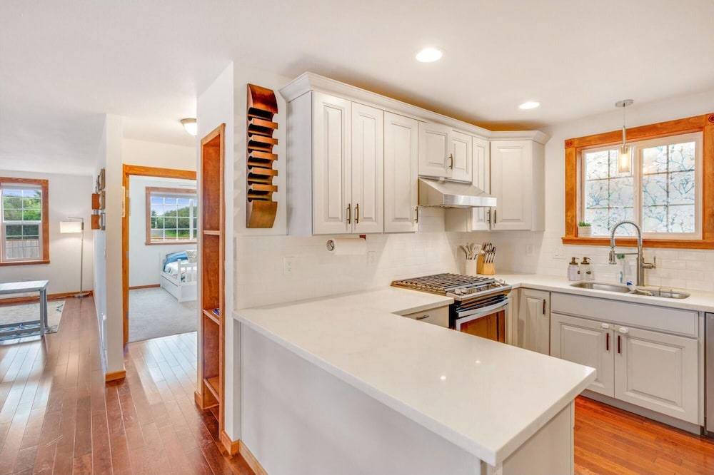Cobblestone Cottage in Ocean Shores