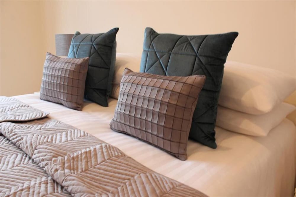 The Eisteddfod - Berwyn House - Central Wrexham - Sleeps Up To 5 view 2