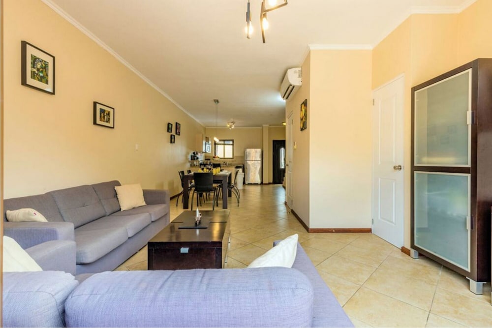 Gold Coast - 2br3ba Gated Community w Pools Gym