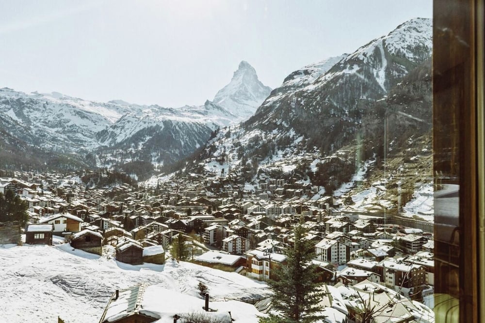 Charming 4-bedroom Apartment in the Heart of Zermatt