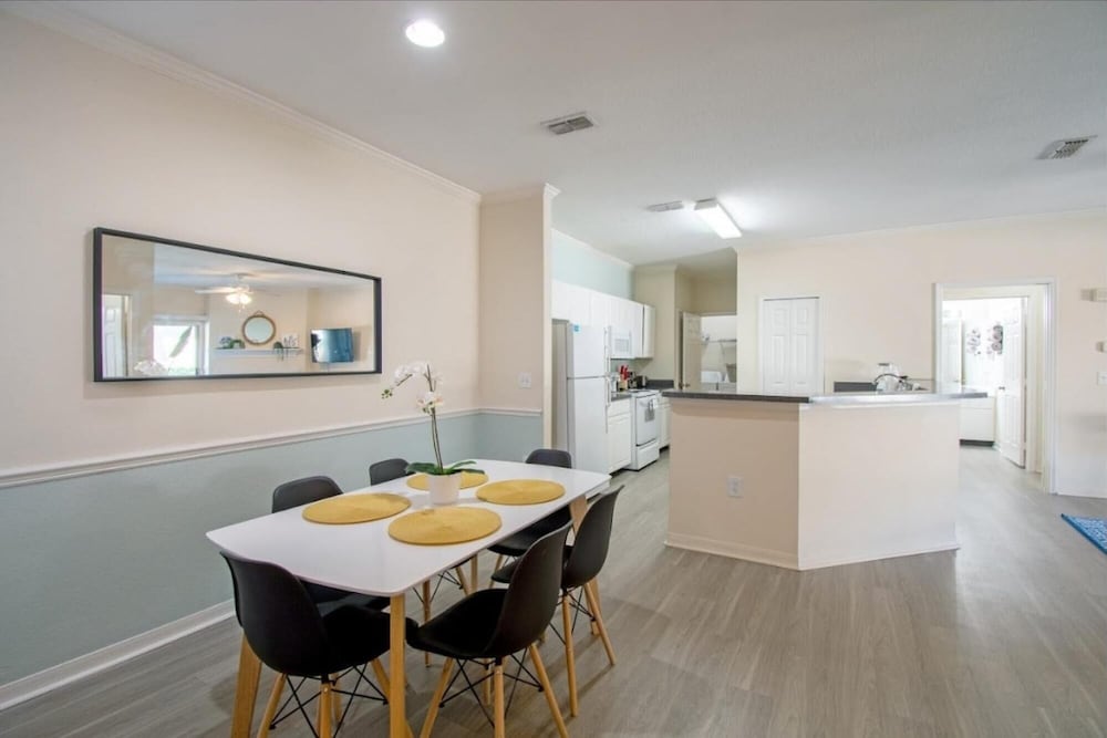 Jacksonville Vacations - Superb Location Luxury Amenities - Property Image 3