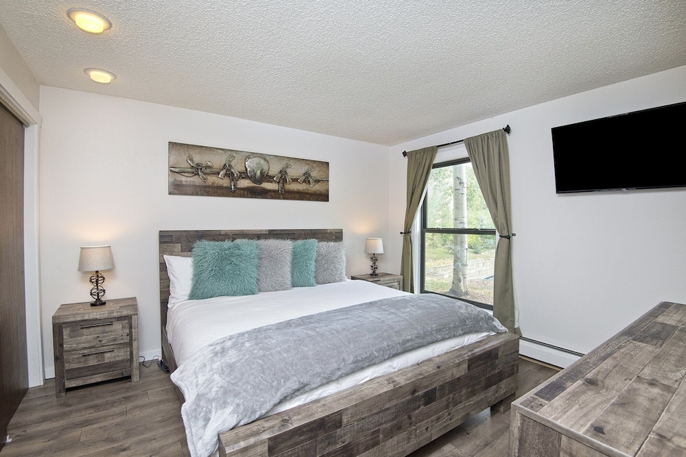 Breakaway West #212 2 Bedroom Condo by RedAwning view 3