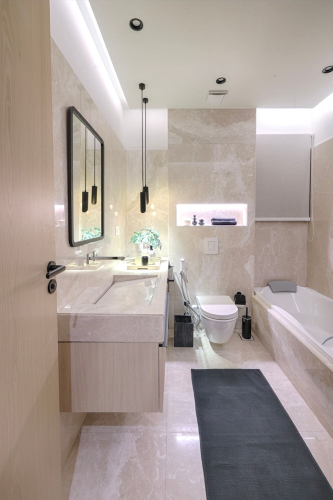 Vesta - Luxury APT - 3BR - La Mirada