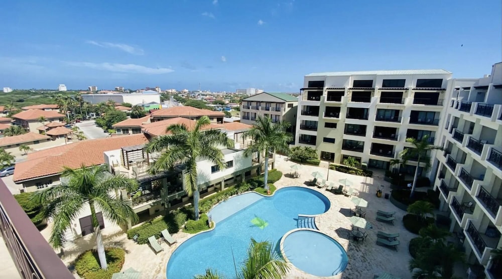 2BR Condo 5 Location w Amazingviews Pool GYM