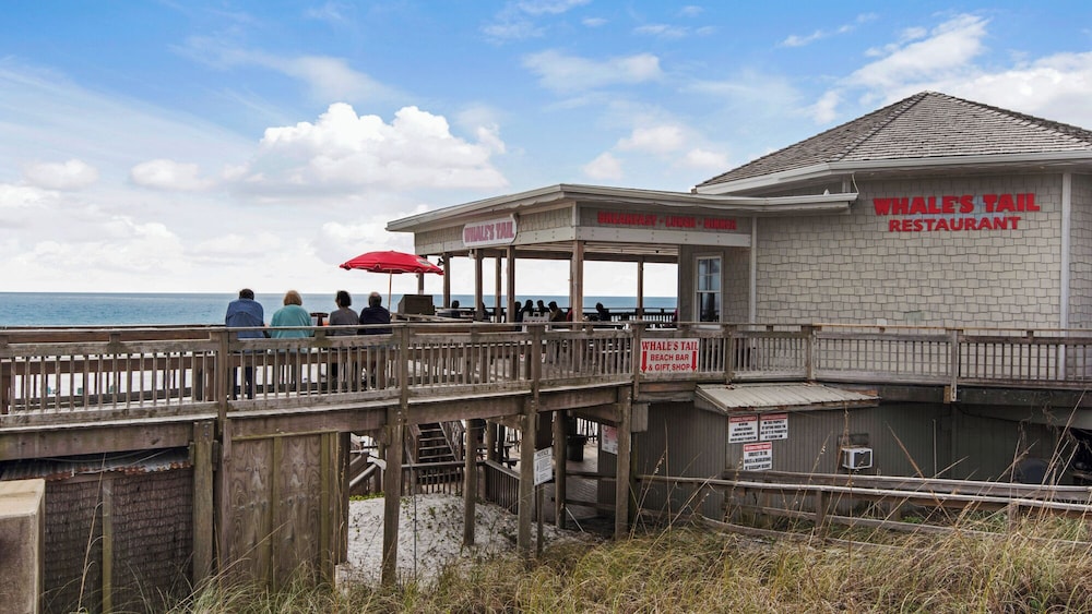 Woodland Shores 37: Steps to Beach, 2 Pools + Free Attraction Tickets!