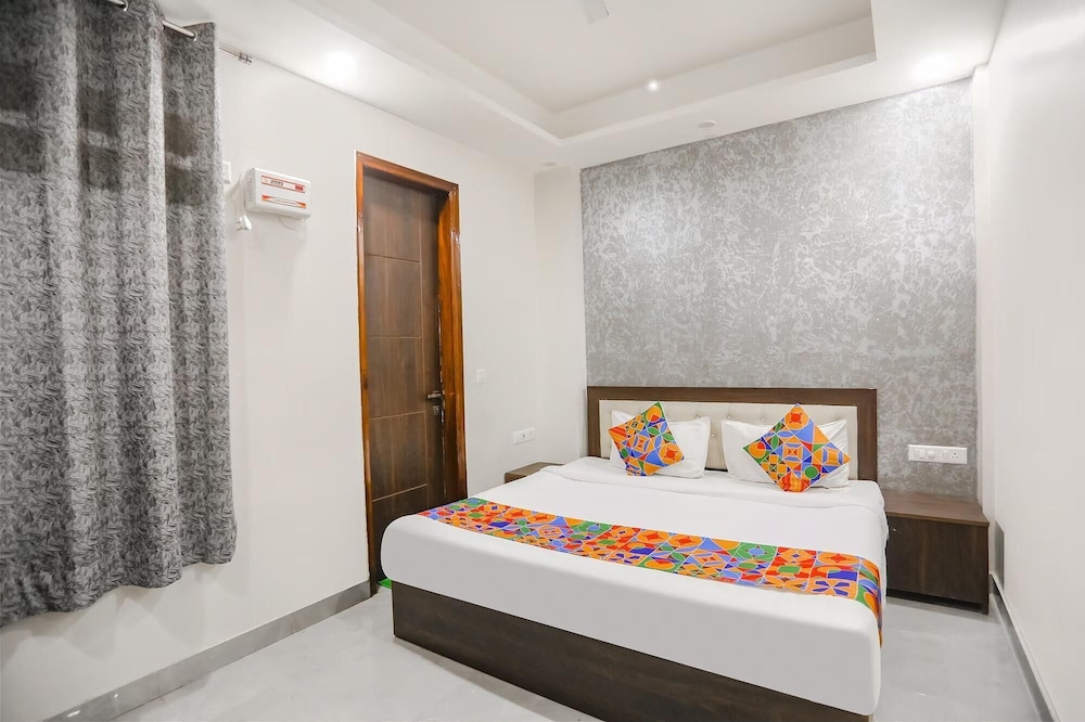 Fabhotel Signature Inn I