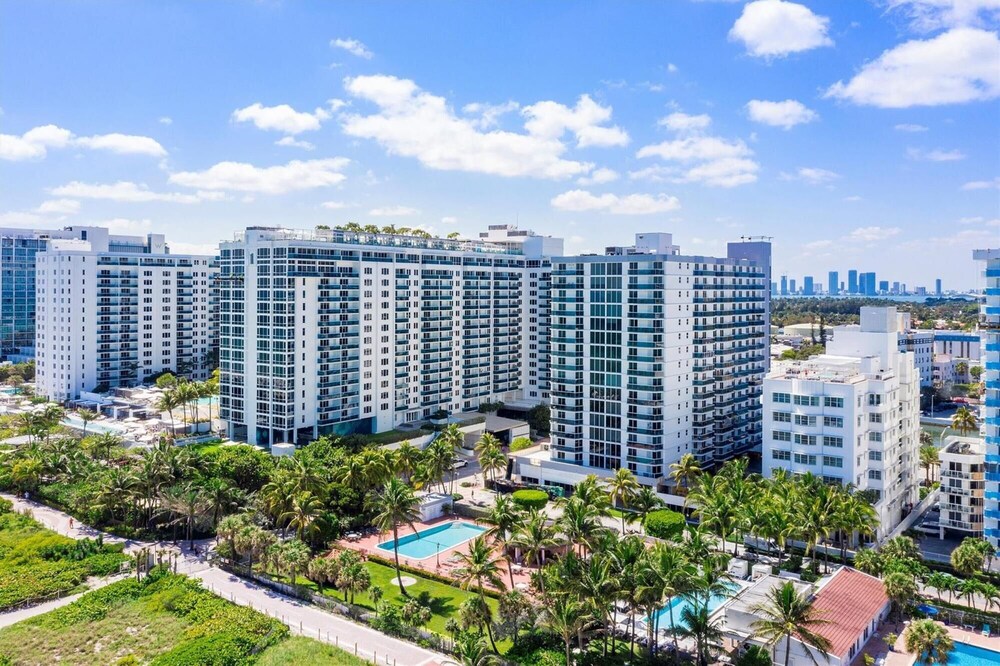 Sweet Escape 2 2 5 Ocean View Penthouse 1607 view 2