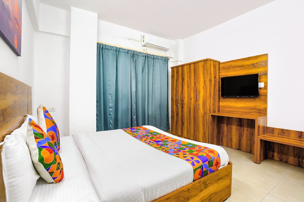 Fabhotel Wellax 24 Service Apartments