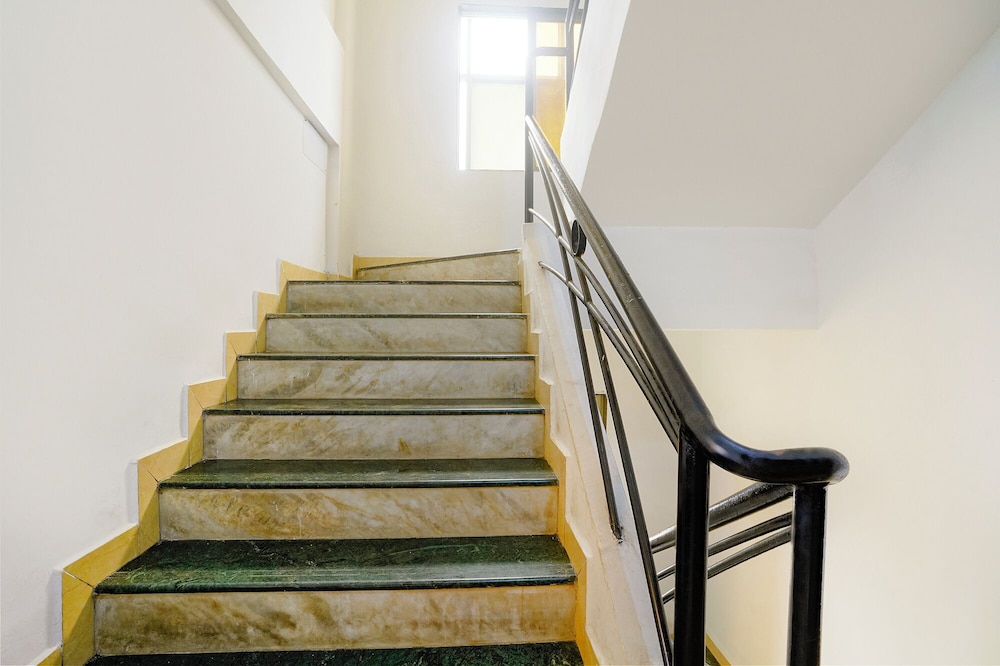 Fabhotel Wellax 24 Service Apartments