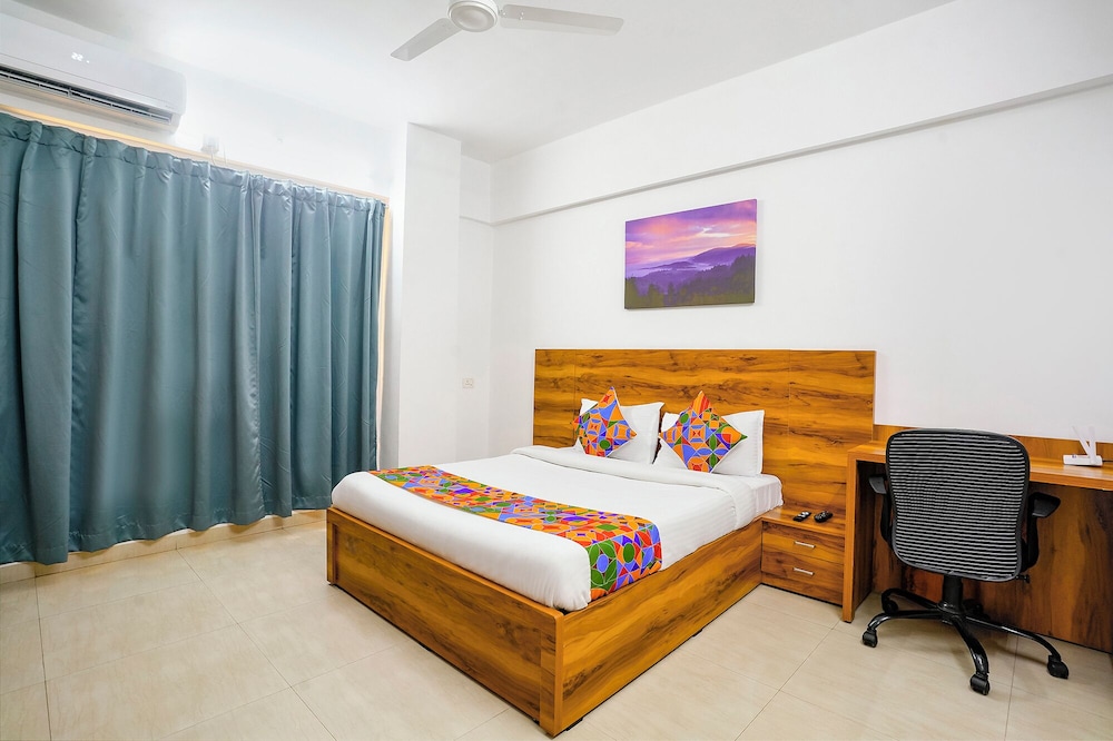Fabhotel Wellax 24 Service Apartments