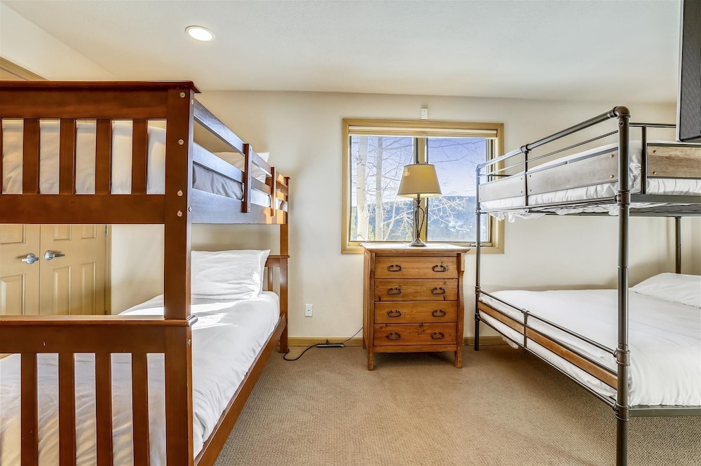 Charter Ridge 10 4 Bedroom Townhouse by RedAwning