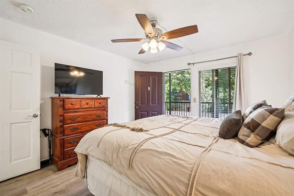 Mountain Meadows 203 2 Bedroom Condo
