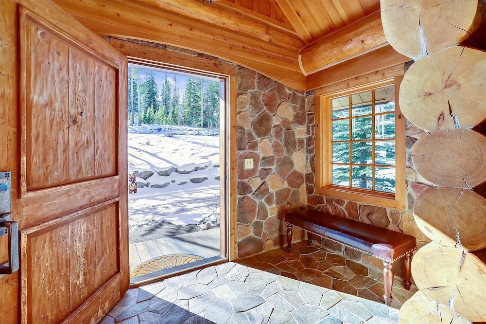 Fireside Retreat 3 Bedroom Home by RedAwning view 2