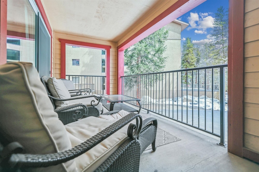 Snodallion 25 - Walk to Slopes/Walk to Town by RedAwning