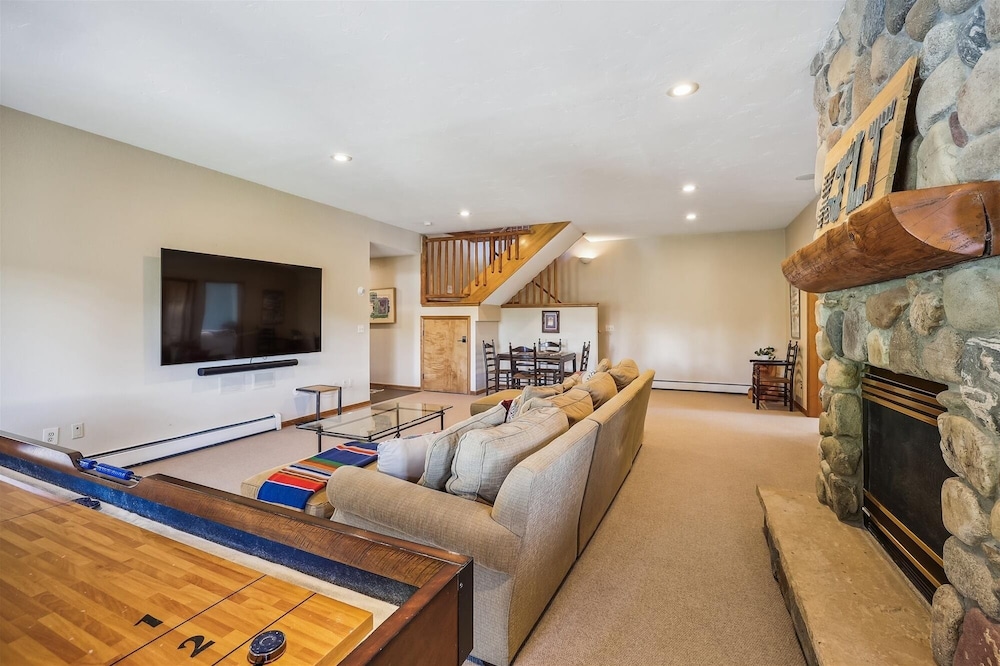 10 Southface 5 Bedroom Home by RedAwning