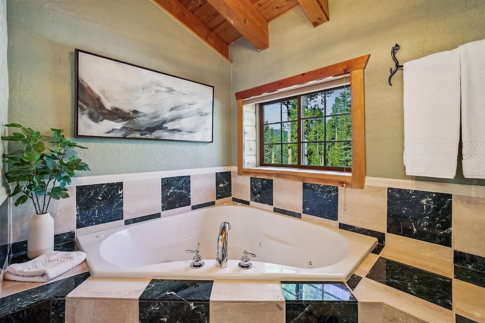 American Way Chalet 5 Bedroom Home