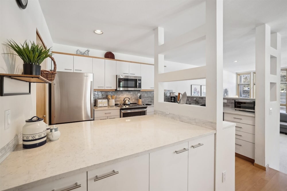 River Glen 107c 2 Bedroom Condo