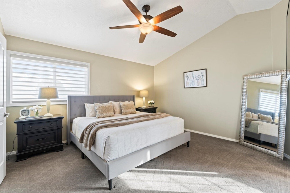 Cozy 5BR w Fire Pit BBQ Near Topgolf Fun